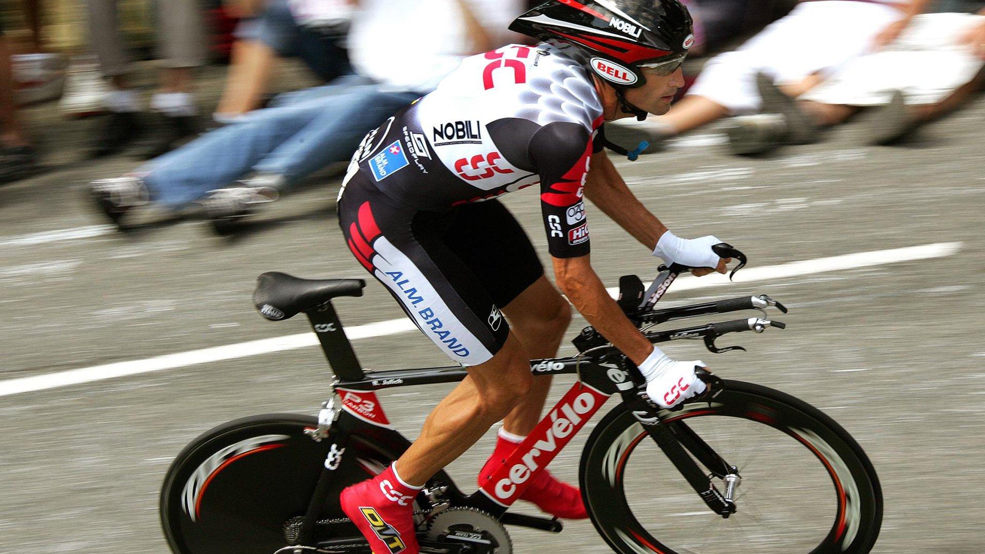 广东男篮训练场爆发激烈冲突 徐昕与杜锋争执后被队友劝离