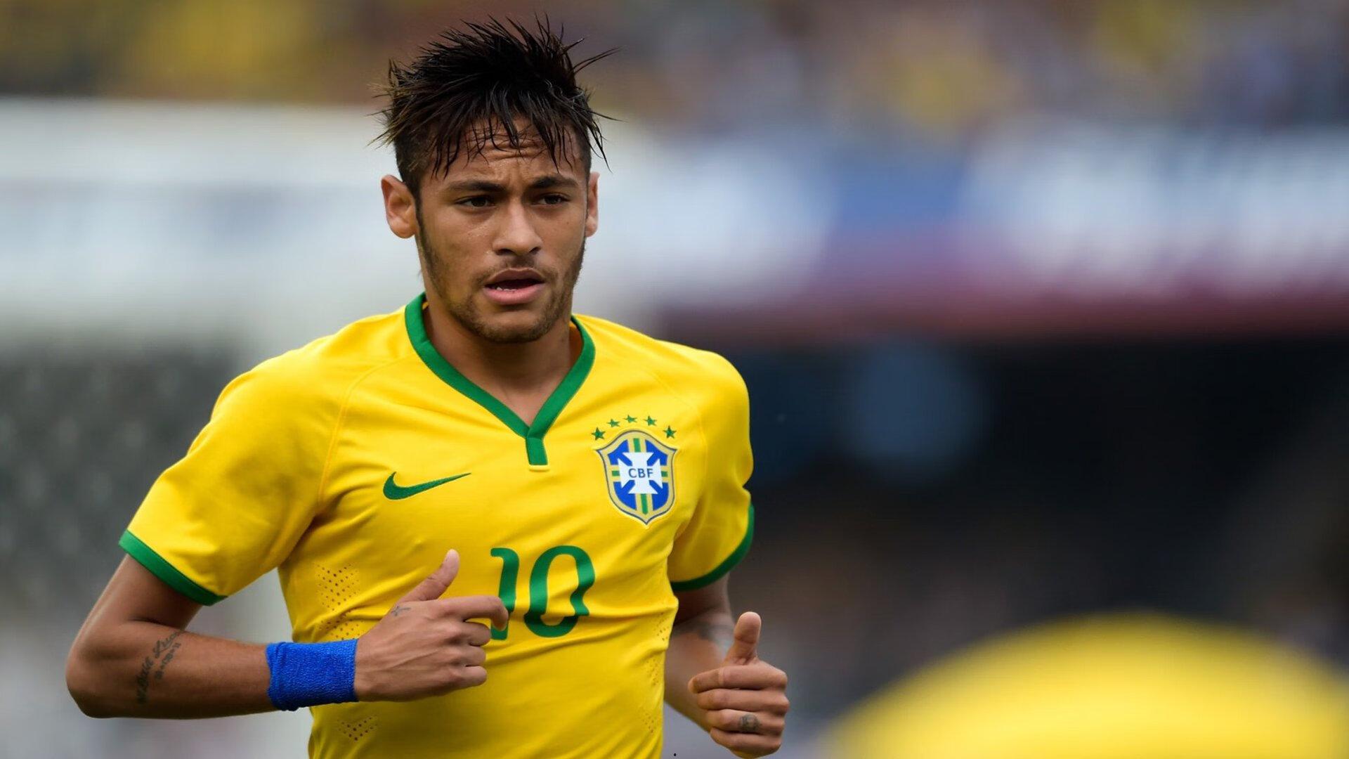 法甲豪门巴黎强势问鼎，梅西传奇生涯再添华章，皇萨双雄面临新挑战