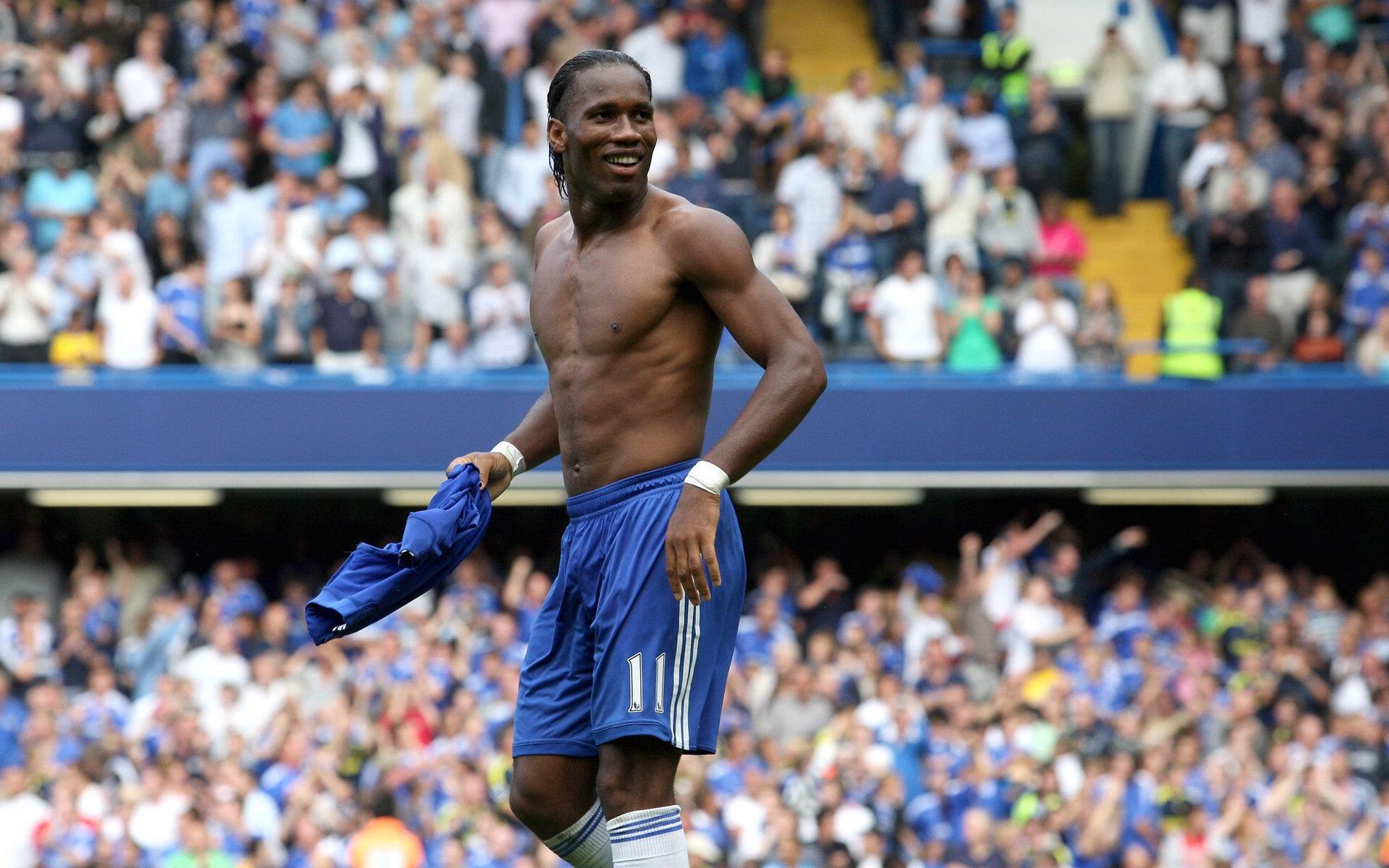 C罗与卡戴珊家族小成员梦幻互动 绿茵场边上演SIU教学时刻